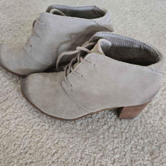 Tom's Booties - Picture 2 of 4